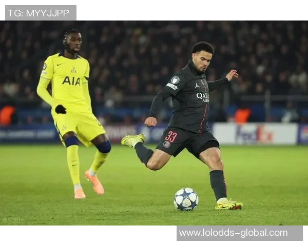 英超激战巴黎圣日耳曼逆转拜仁引发争议判罚全场沸腾