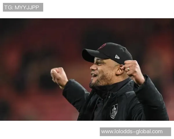 欧联杯激战：拜仁与利物浦战成平局红牌争议引发全场热议